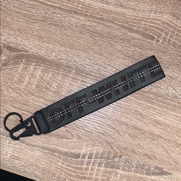 Off-White Other - OFF-WHITE key chain